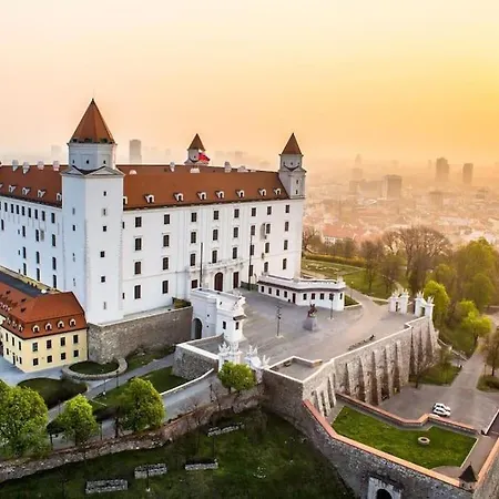 Old In Ba/5*luxus/3xtv/bar Internet Bratislava